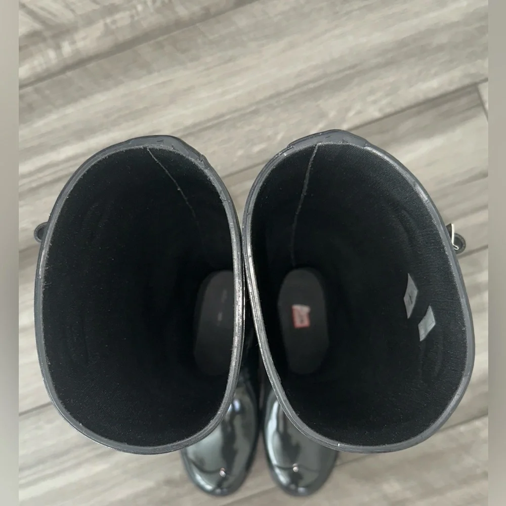 Women’s Tall Black Gloss Hunter rain boots in size 8 - Picture 6 of 15